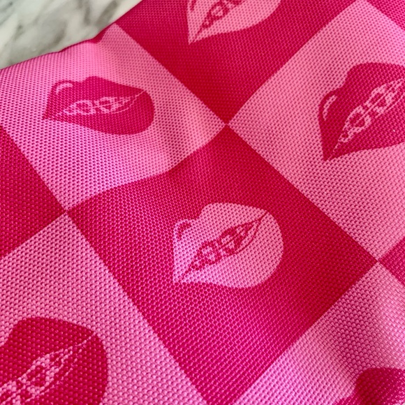 *SOLD* 2023 Give Lip Makeup Bag - Picture 3 of 6